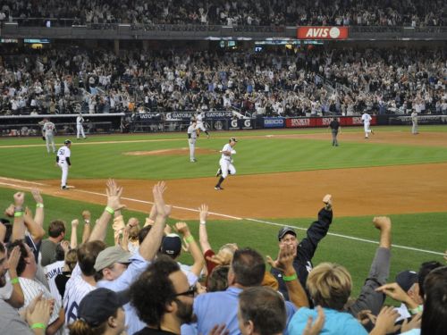 cheer-on-your-favorite-team-at-a-baseball-game
