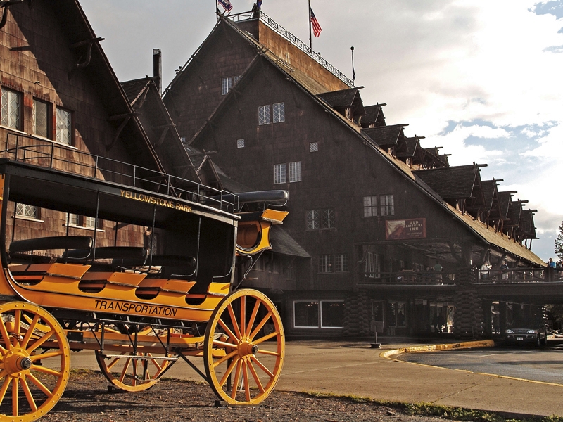 old-faithful-inn-01