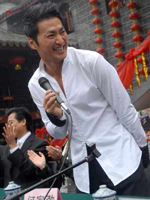 明星成名前工作曝光:搬尸工何家劲
