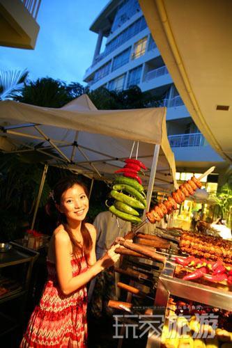 与其他酒店不同,银泰每晚都有大型的海鲜自助烧烤晚餐享受