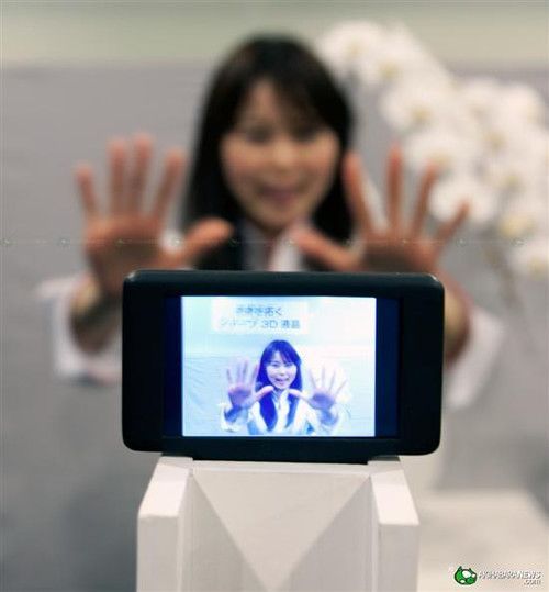 夏普宣布全球首款裸眼3D移动触摸屏幕