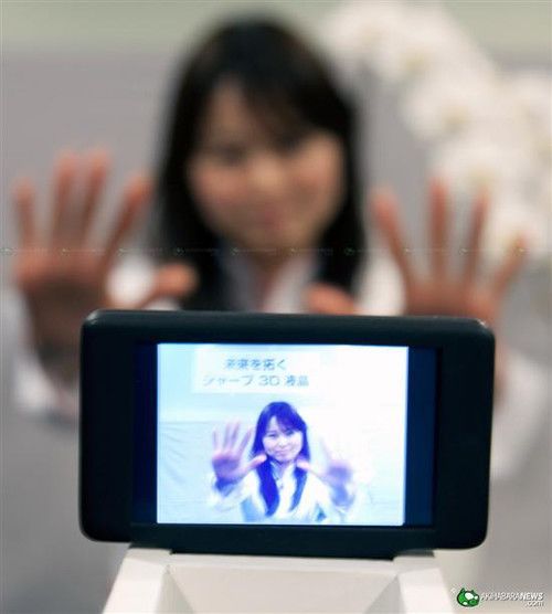 夏普宣布全球首款裸眼3D移动触摸屏幕
