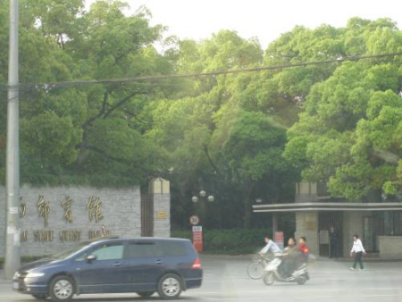 很不起眼的大门 很不起眼的大门