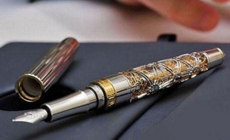 ��һ�汾��Caran d&rsquo;Ache&ldquo;1010&rdquo;�ֱ�