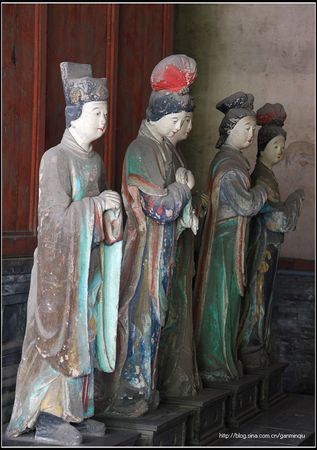 “宋塑侍女”像