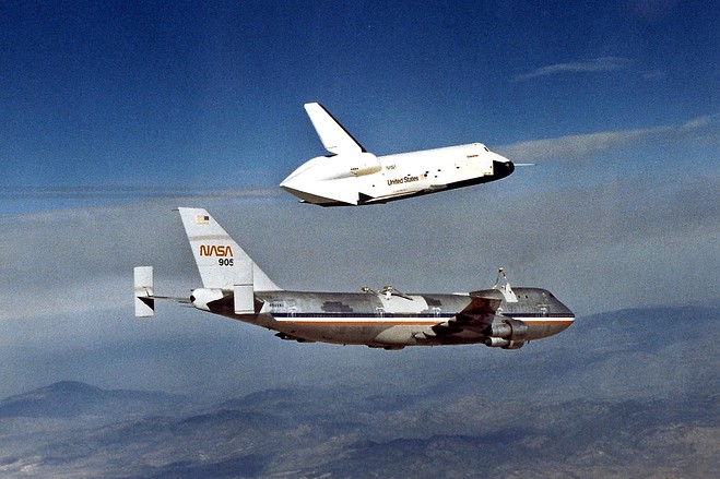 �������������1977�����Ƭ�У���ҵ���ڿ��дӲ���747�ı������롣