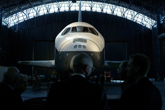 2003��12��11�գ�ʷ��ɭ���Һ��պ��첩��ݵ�Steven F. Udvar-Hazy���������ʽ�ϣ�������Χ����ҵ�ź���ɻ��ԡ���ҵ����һվ��ȥŦԼ������η�ź���ĸ�����ղ����(Intrepid Sea, Air & Space Museum)չ����